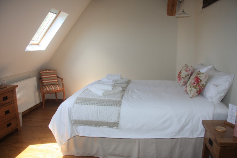 Rose bedroom king sized bed