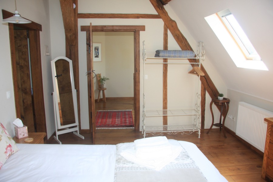 Rose bedroom looking towards landing