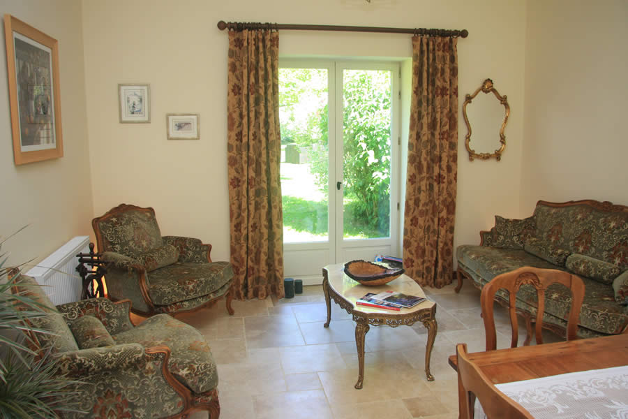 Breakfast room lounge area